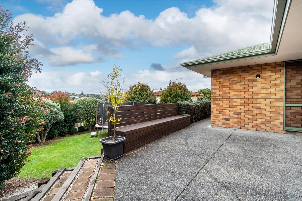 32 Woodridge Avenue, Northcross, Auckland - Carousel 2