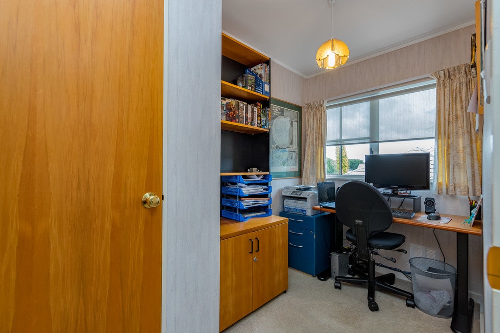 12 Comeskey Grove, Elderslea, Upper Hutt - Carousel 23