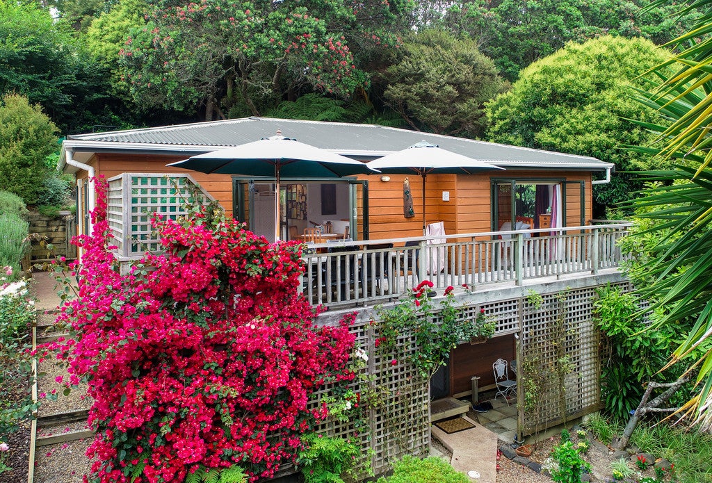 110 Queens Drive, Oneroa, Waiheke Island - Carousel 1