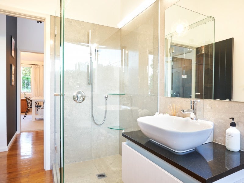 3 Cameron Terrace, Bluff Hill, Napier - Carousel 21