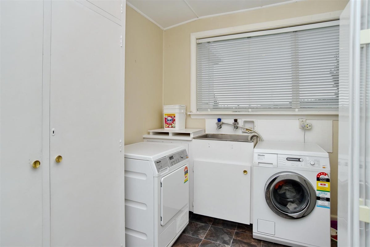127 Mound Road, Broomfield, Amberley - Carousel 23