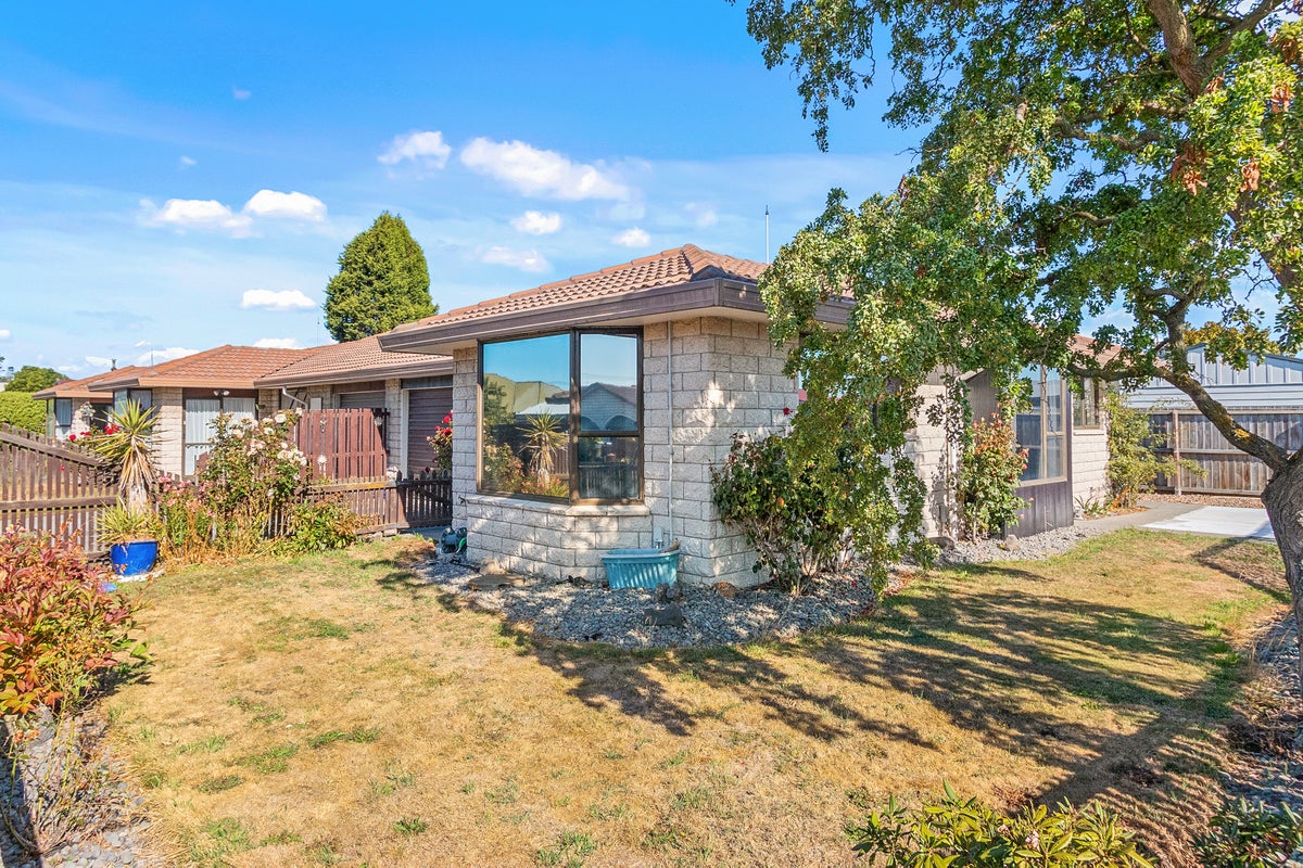 1/4 Peebles Drive, Hei Hei, Christchurch - Carousel 2