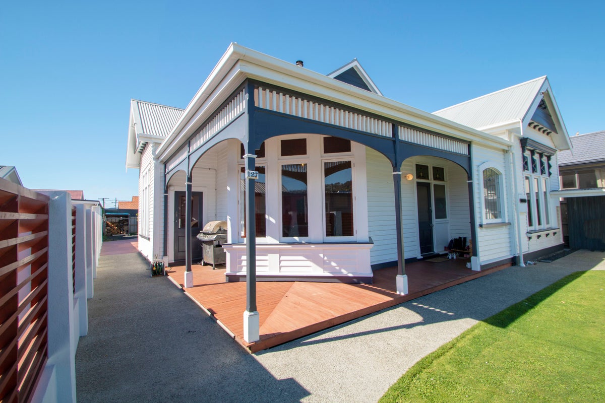 127 Hargest Crescent, Saint Clair, Dunedin - Carousel 1