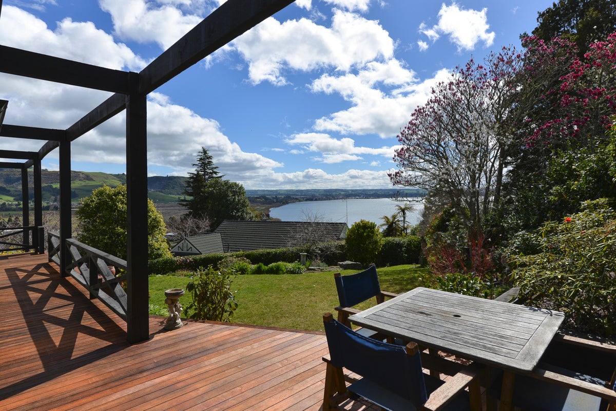 35A Grand Vue Road, Kawaha Point, Rotorua - Carousel 2