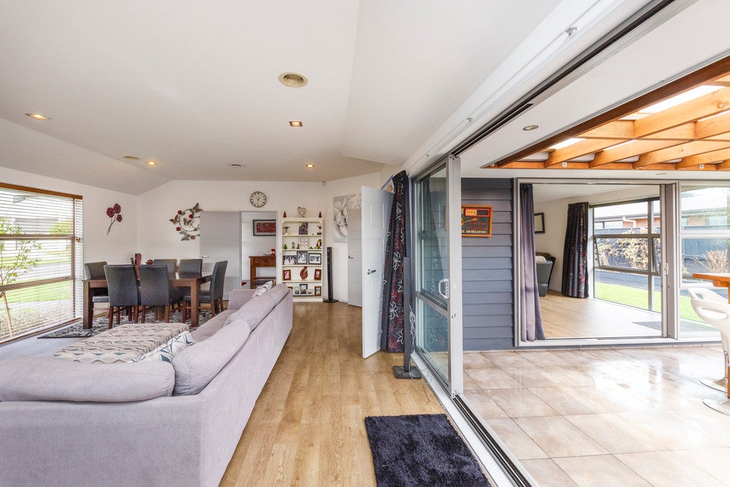 16 Liberty Grove, Kelvin Grove, Palmerston North - Carousel 2