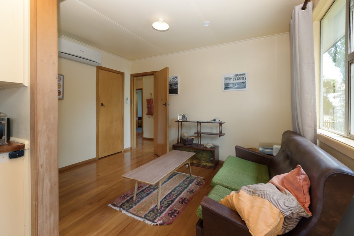 2 Owhiti Street, Titahi Bay, Porirua - Carousel 2