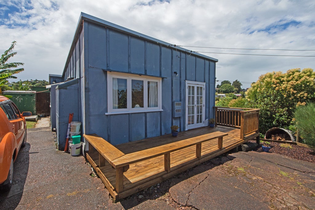 23 Nelson Avenue, Surfdale, Waiheke Island - Carousel 2