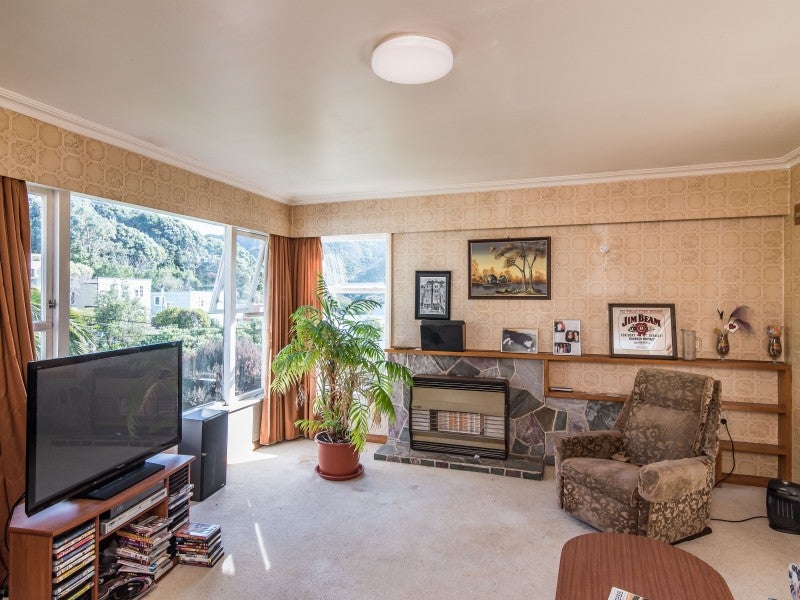 27 Robertson Street, Owhiro Bay, Wellington - Carousel 2
