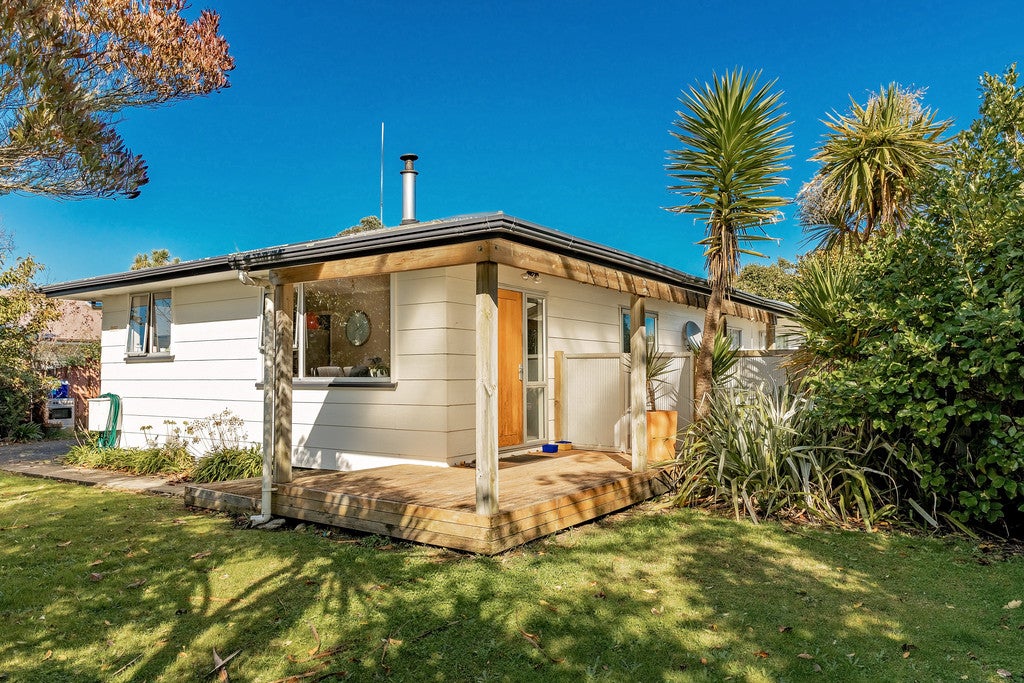 9 Martin Place, Carters Beach, Westport - Carousel 1
