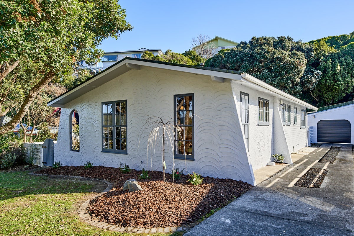61 Gloaming Hill, Titahi Bay, Porirua - Carousel 1