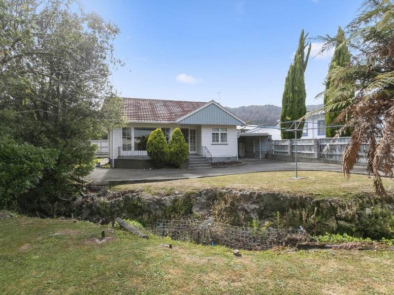 17 Korau Grove, Stokes Valley, Lower Hutt - Carousel 1