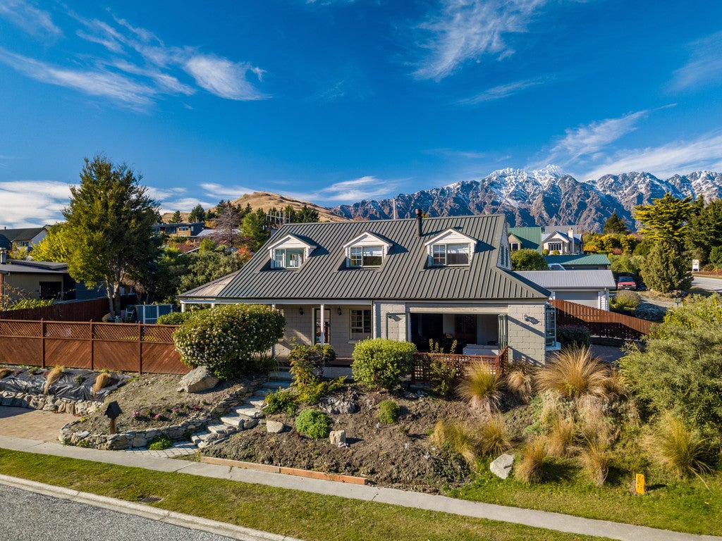 1 Larch Court, Kelvin Heights, Queenstown - Carousel 1