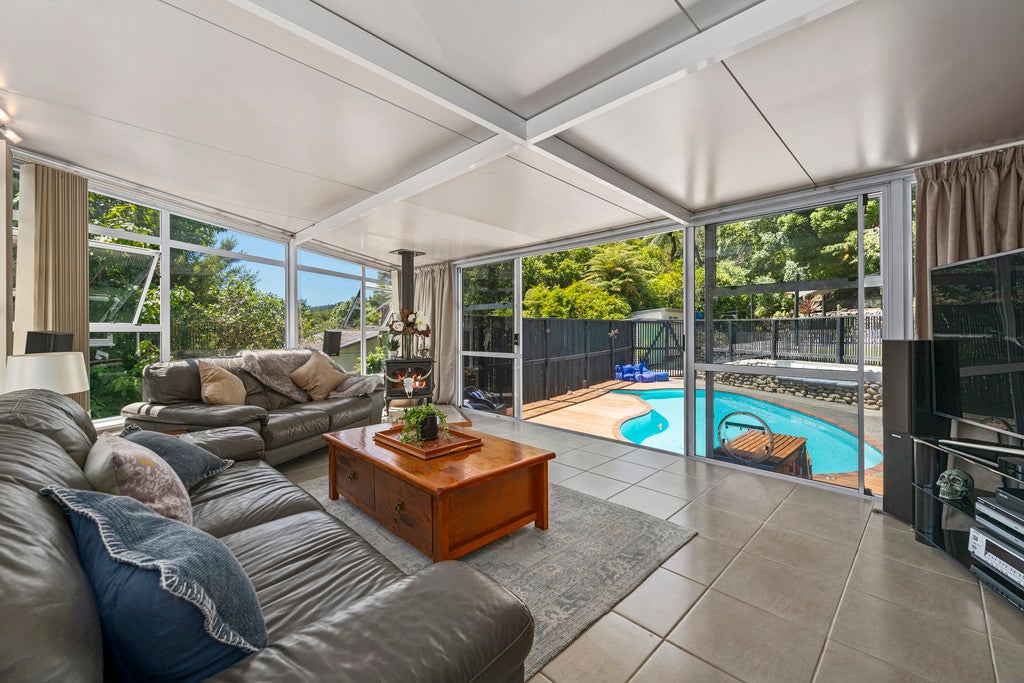 469 Stokes Valley Road, Stokes Valley, Lower Hutt - Carousel 1
