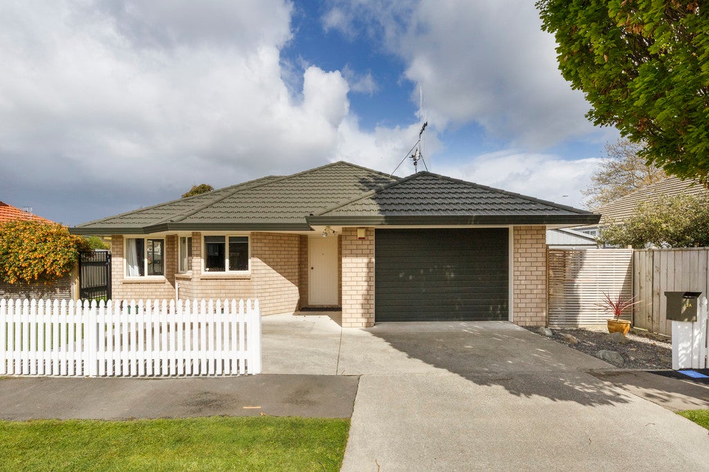 2A Belfast Place, Roslyn, Palmerston North - Carousel 1