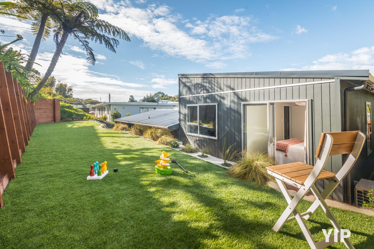 135 Newlands Road, Newlands, Wellington - Carousel 2