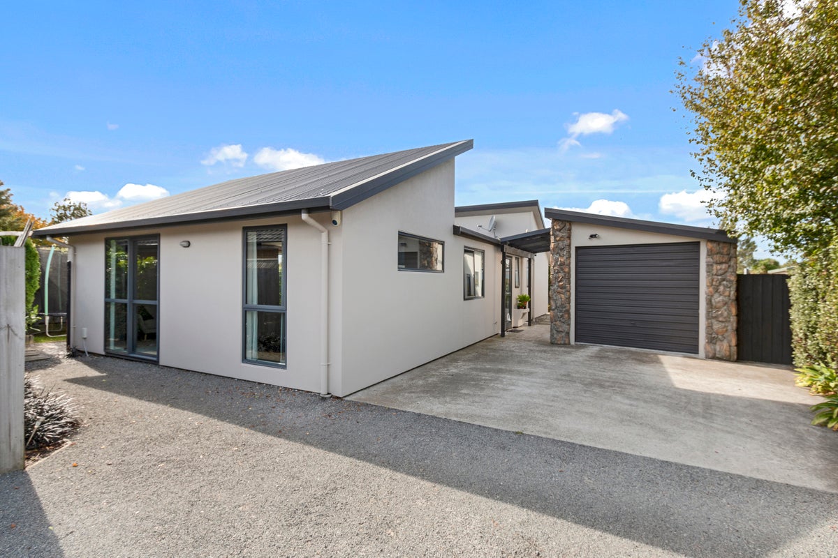 98A Gilberthorpes Road, Hei Hei, Christchurch - Carousel 1