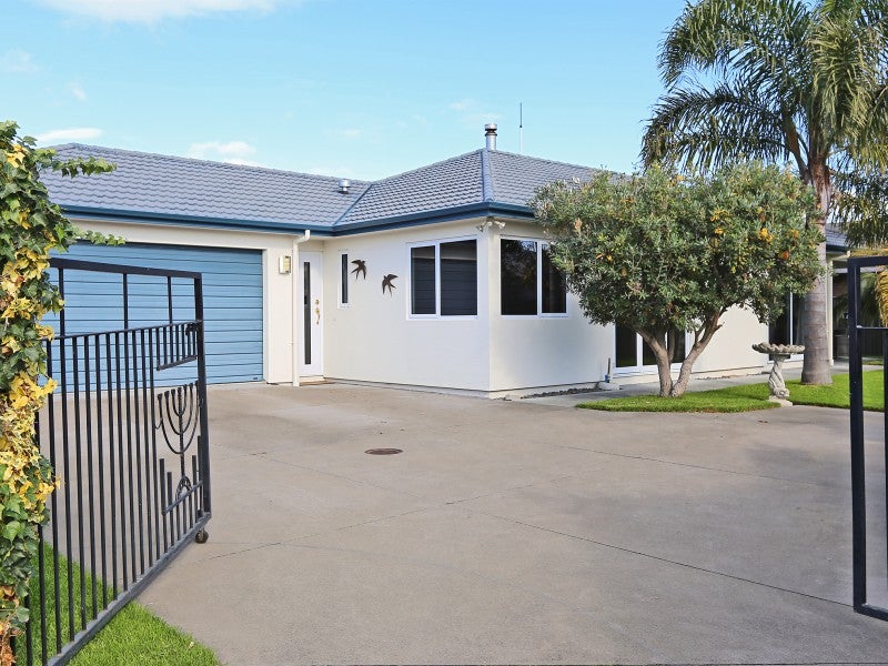 16 Milford Place, Poraiti, Napier - Carousel 1