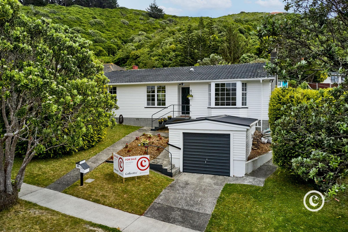 49 Franklyn Road, Tawa, Wellington - Carousel 1