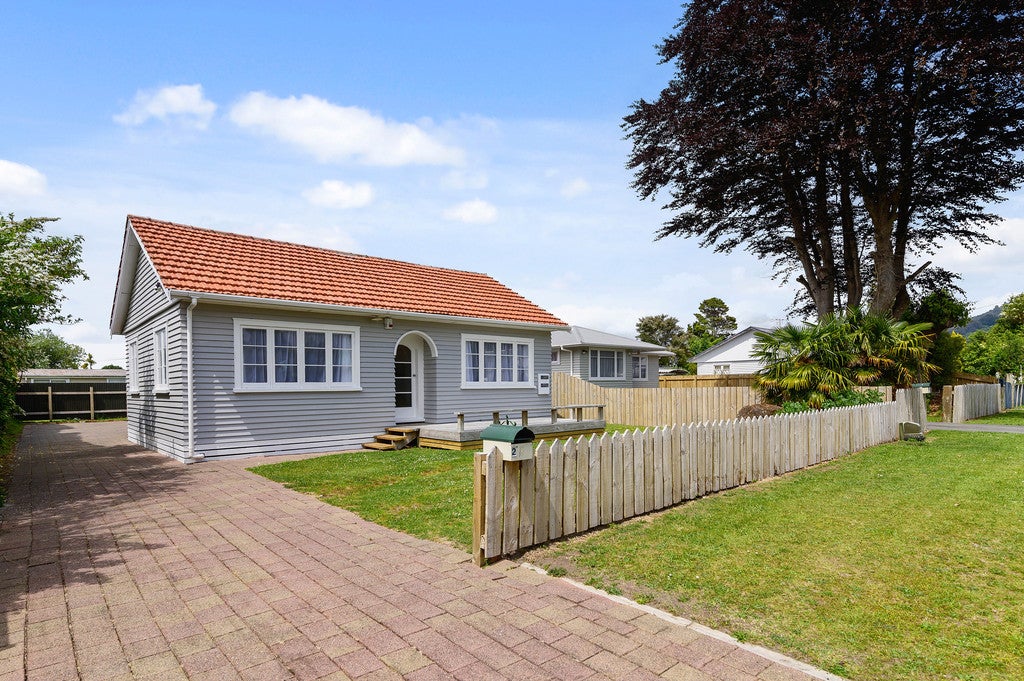 2 Bellvue Road, Kawaha Point, Rotorua - Carousel 1