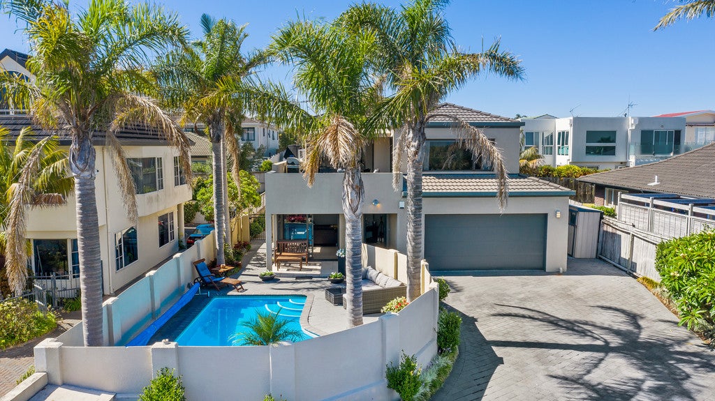 2/30 Takutai Avenue, Bucklands Beach, Auckland - Carousel 1