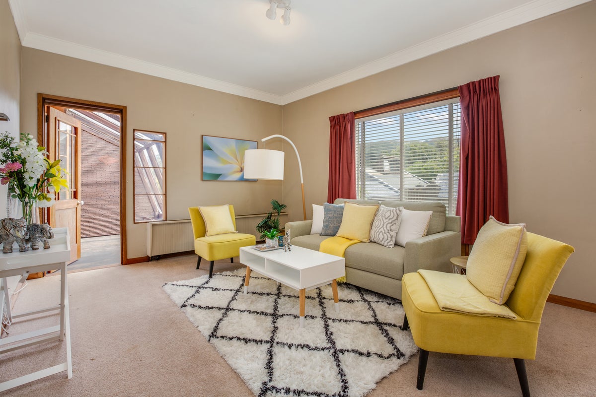 7 Coates Street, Tawa, Wellington - Carousel 1