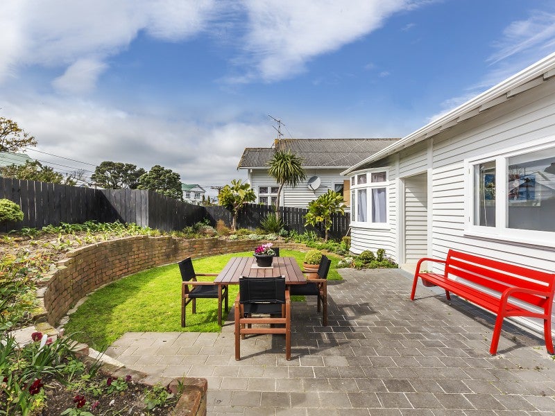 16 Arawa Road, Hataitai, Wellington - Carousel 2