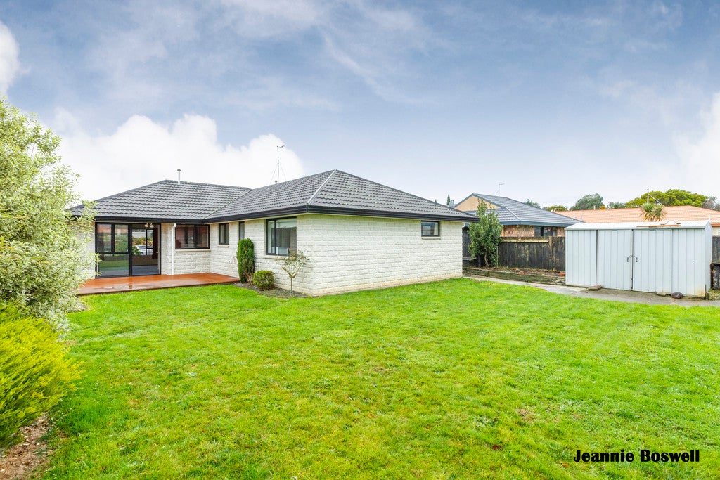 20 Aspen Way, Kelvin Grove, Palmerston North - Carousel 19