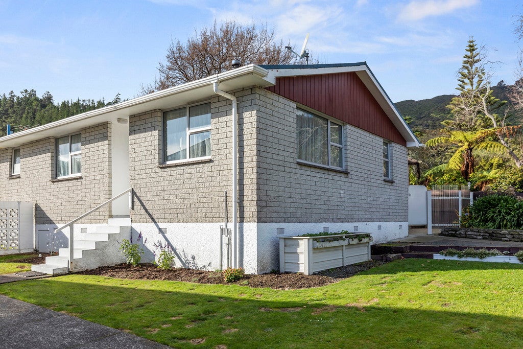 4A HELVETIA GR, Naenae, Lower Hutt - Carousel 1