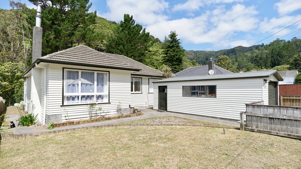 57 Sunny Grove, Wainuiomata, Lower Hutt - Carousel 1
