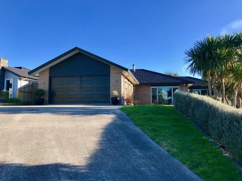 20 Fairway Oaks Drive, Waikanae Beach, Waikanae - Carousel 2