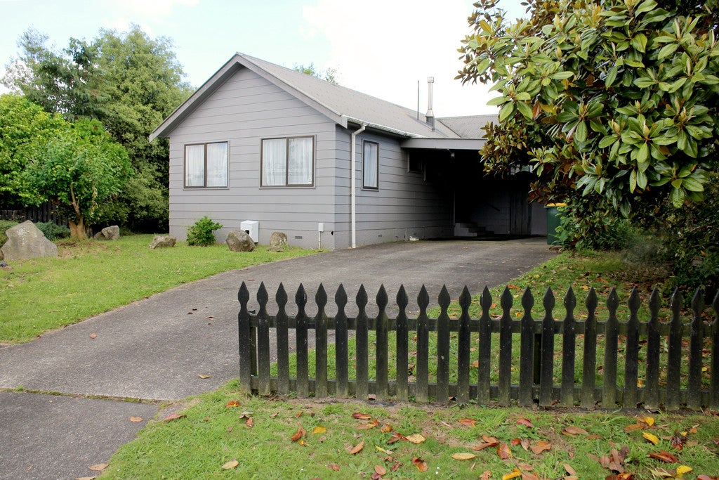 14 Chaucer Place, Owhata, Rotorua - Carousel 1