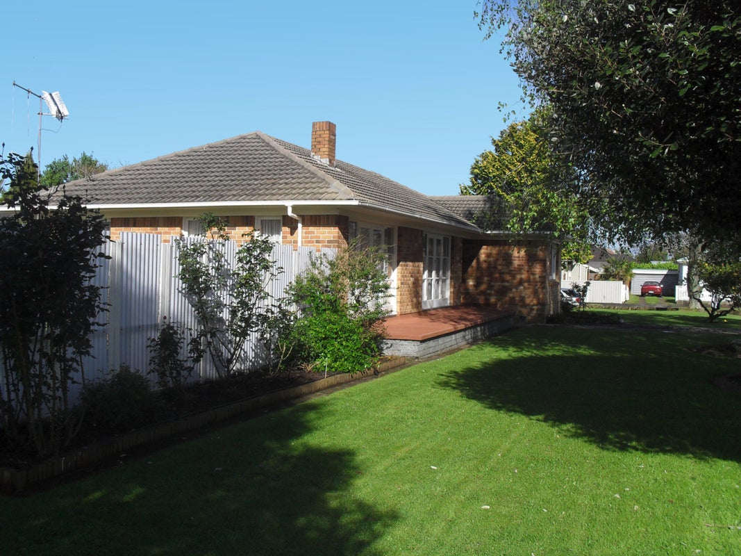 2 Wingate Street, Bader, Hamilton - Carousel 2