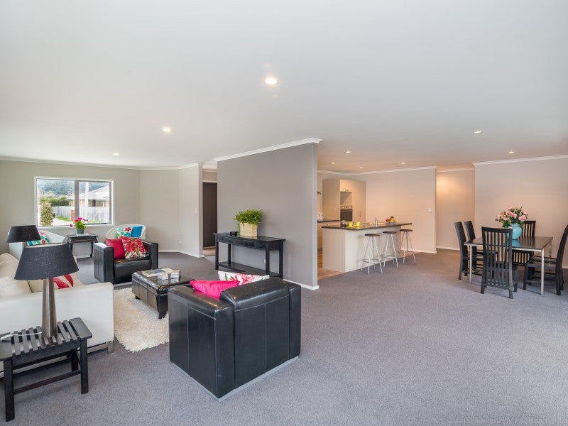 39 Hildreth Street, Trentham, Upper Hutt - Carousel 1