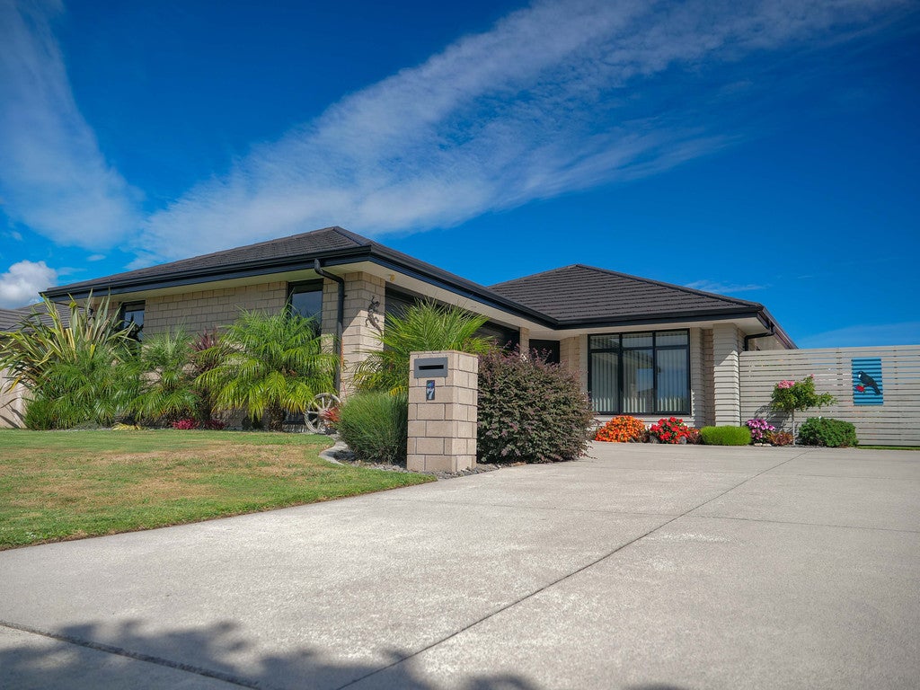 7 Whaley Avenue, Papamoa Beach, Papamoa - Carousel 1