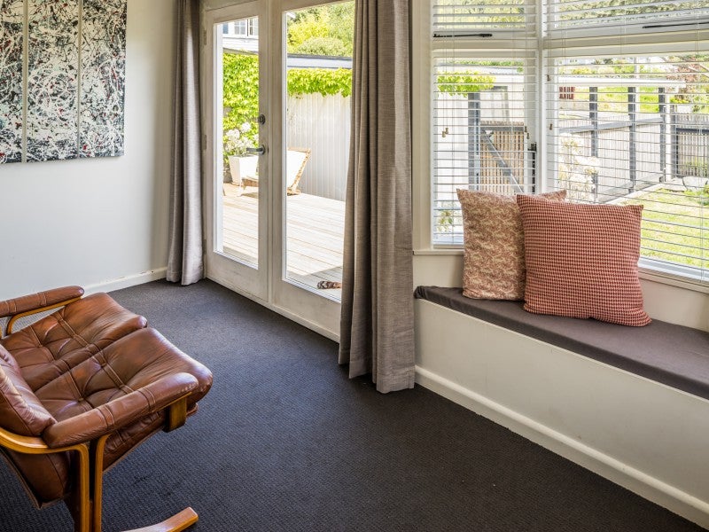 3 Matipo Street, Eastbourne, Lower Hutt - Carousel 21