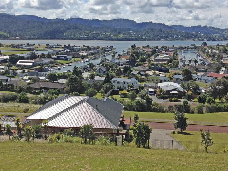 44 Panorama Parade, Hikuai, Pauanui - Carousel 2