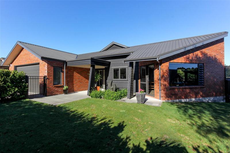 24 Redwood Crescent, Hurdon, New Plymouth - Carousel 1