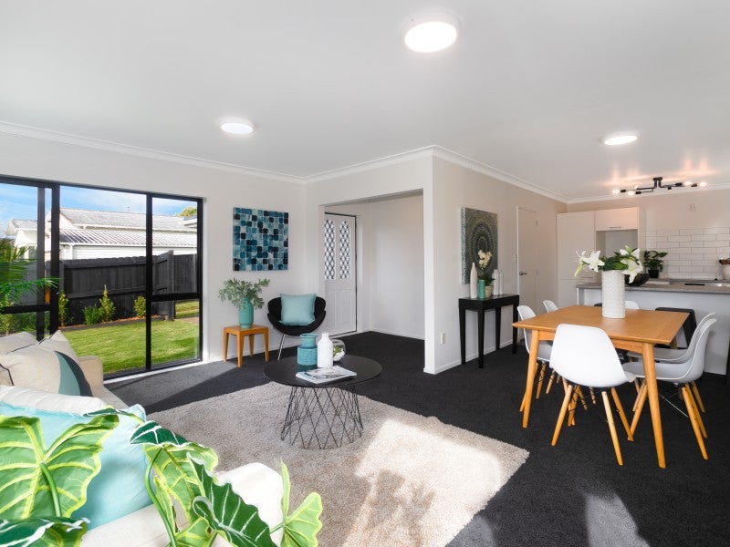 2/3 Mcintyre Road, Mangere Bridge, Auckland - Carousel 1