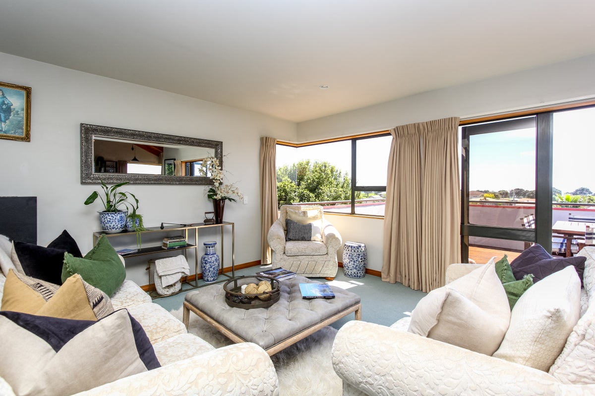 3 Chatswood Grove, Fitzroy, New Plymouth - Carousel 2