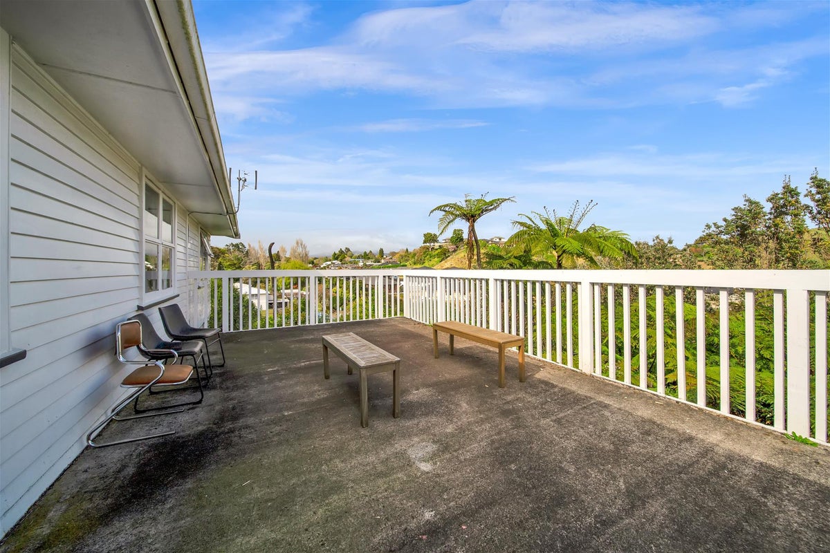 51D Omata Road, Marfell, New Plymouth - Carousel 1