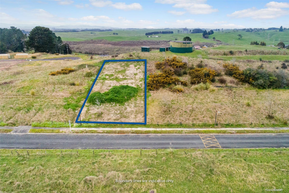 6 Heather Green Avenue, Meremere, Mercer - Carousel 1