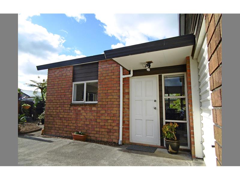 118B Hutchinson Avenue, New Lynn, Auckland - Carousel 1