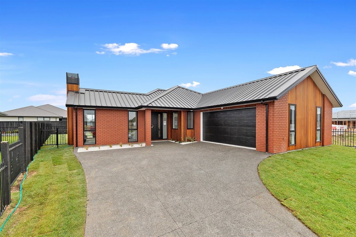 11 Sydney Place, Flagstaff, Hamilton - Carousel 1