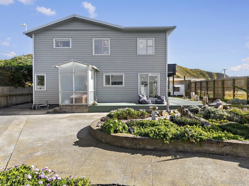 1084 Makara Road, Karori - Carousel 2