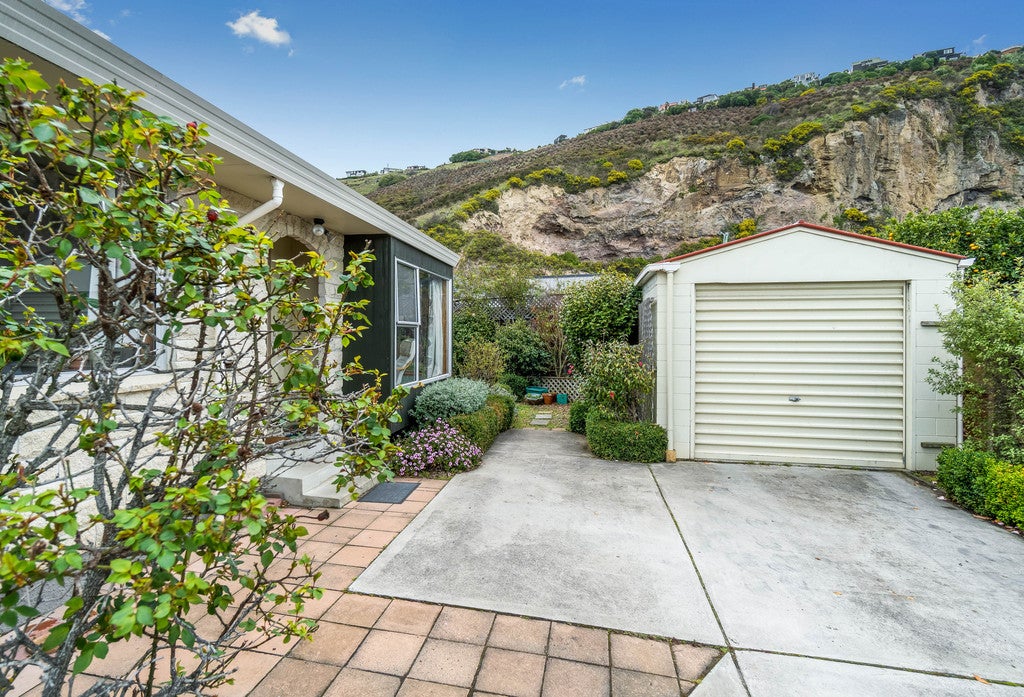 2/4 Whitfield Street, Sumner, Christchurch - Carousel 14