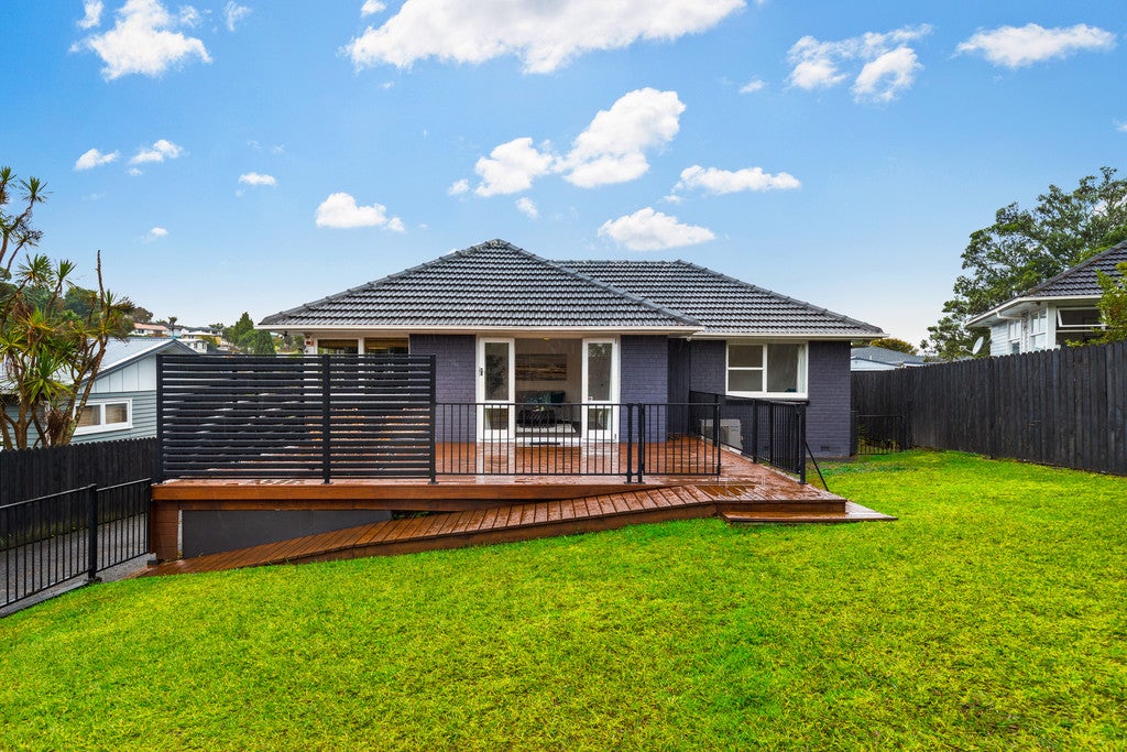 5 Judith Place, Titirangi, Auckland - Carousel 1