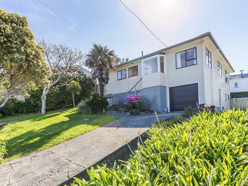 18 Tuki Street, Titahi Bay, Porirua - Carousel 1