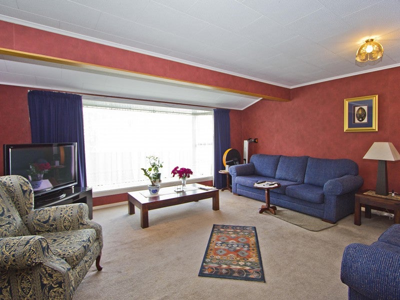 32 Karamu Crescent, Wainuiomata, Lower Hutt - Carousel 2