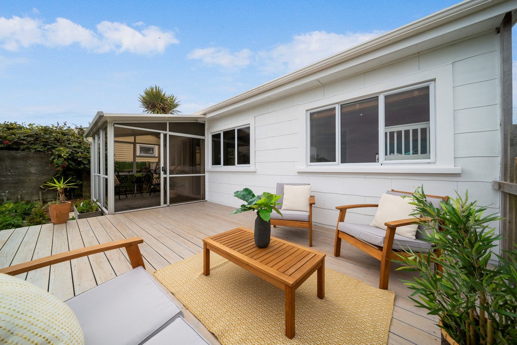 52 South Road, Blagdon, New Plymouth - Carousel 1