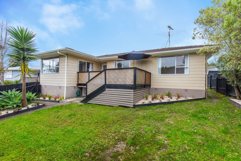 31 Jillian Drive, Ranui, Auckland - Carousel 1